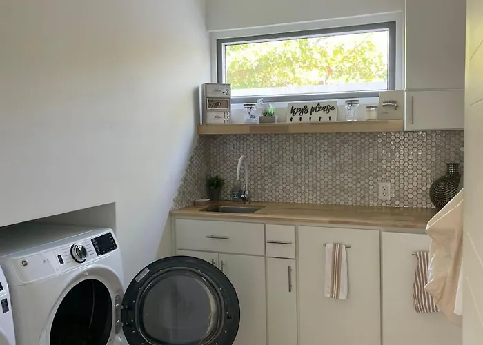 Casa Arribada- Bright 4br House 5-min Walk To Beach, Pool, Bbq *