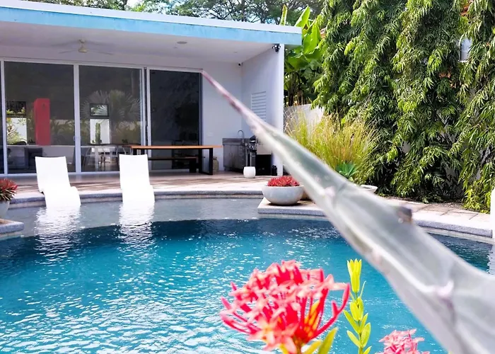 Casa Arribada- Bright 4br House 5-min Walk To Beach, Pool, Bbq