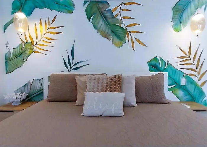Casa Arribada- Bright 4br House 5-min Walk To Beach, Pool, Bbq *