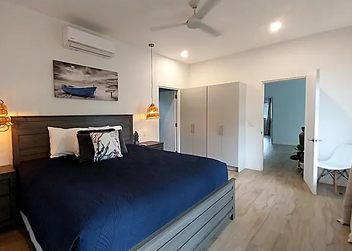 Casa Arribada- Bright 4br House 5-min Walk To Beach, Pool, Bbq